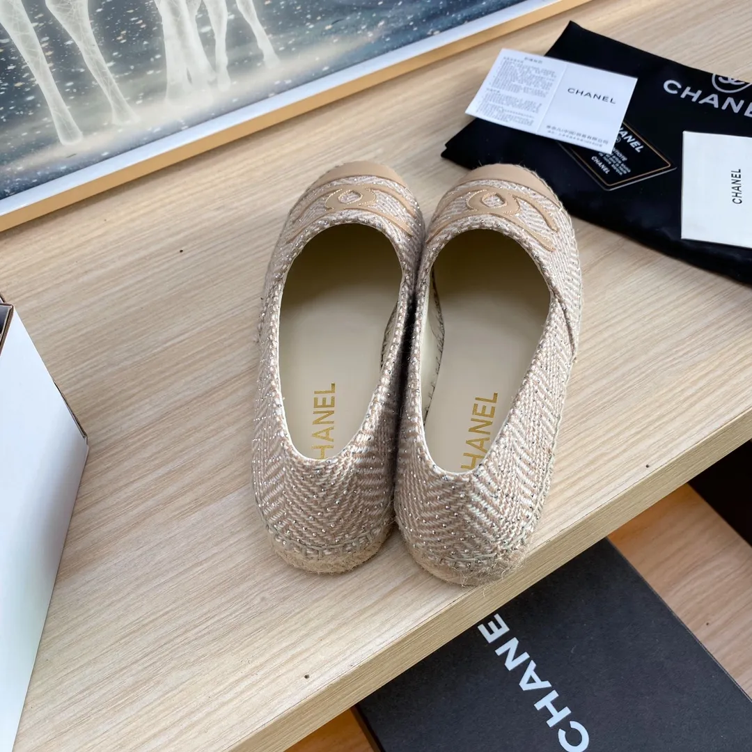 👟👟Ex-factory price 420👟👟 🌈🌈Chanel Chanel✈️2023s spring and summer new fisherman shoes😍😍Taikoo Hui purchased three pairs of original versions for development🐂🐂🤩Original versions are shipped one to one❗️❗️Code number: 34-42 (34 41 42 customized)